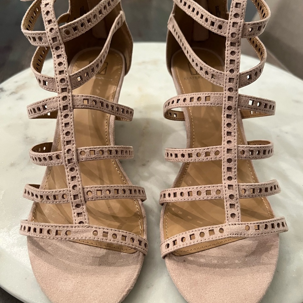 NWT Material Girl Wedge Shoe 10
